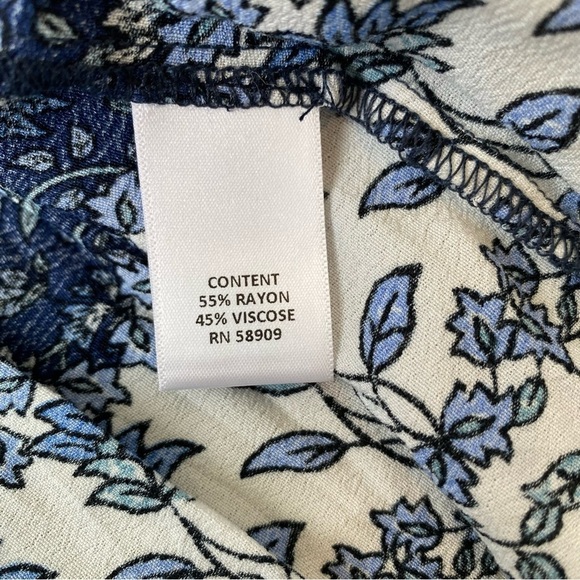 Chelsea & Violet Blue Floral Skirt Size Large - Picture 3 of 5